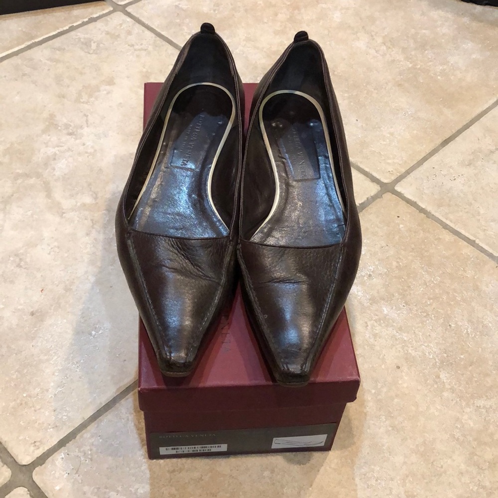 Bottega Veneta brown leather pointed toe flats